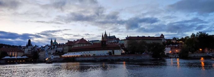 "ASchifffahrt bei Nacht "